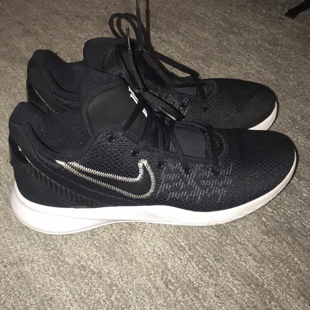 Nike Kyrie fly trap lows